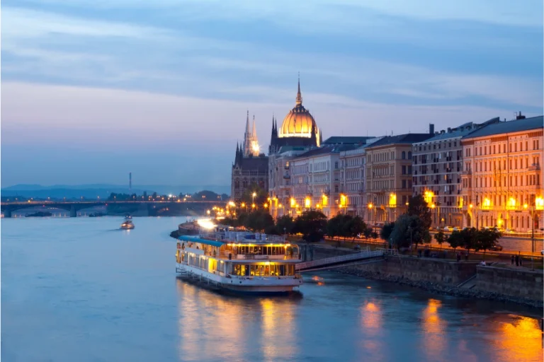 Danube River – Scenic Boat Rides & Adventure Sports (Central Hungary)2